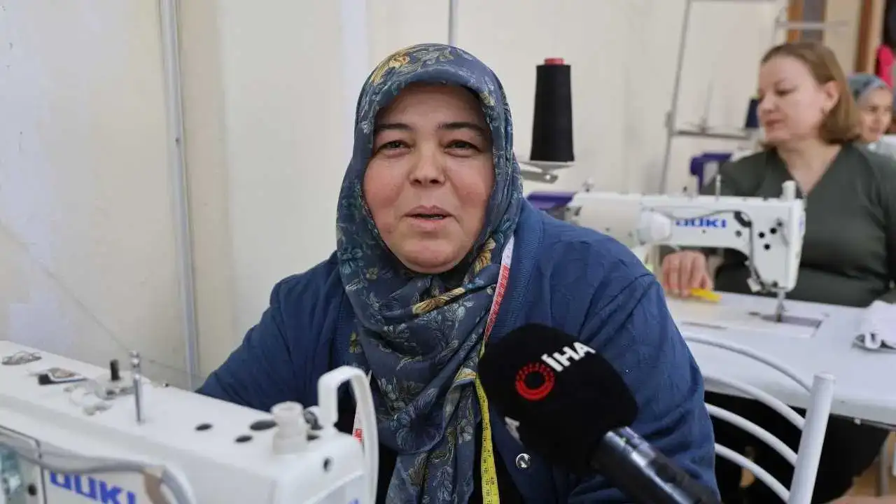 Adana’da Dikiş Makinesiyle İlk Kez Tanıştı: Şimdi Siparişlere Yetişemiyor! 6